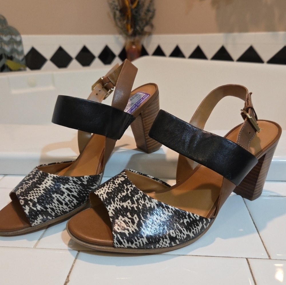 NATURALIZER Dahnny Dress Block High Heel Sandals Black White Leather Womens 9.5W